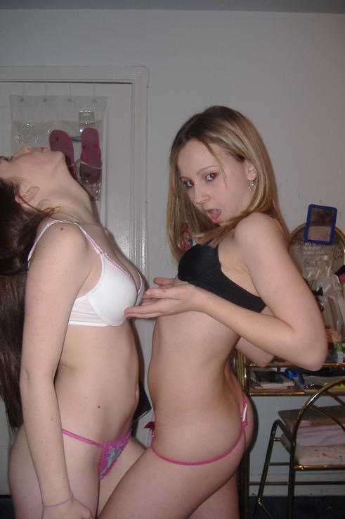 Naked girlfriend - fan with her friend 7123682