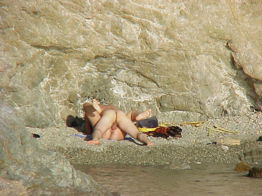 Fucking couple on nudist beach-67905