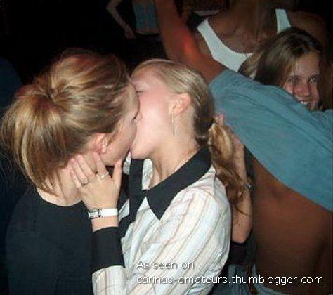 Kissing girlfriendss 01