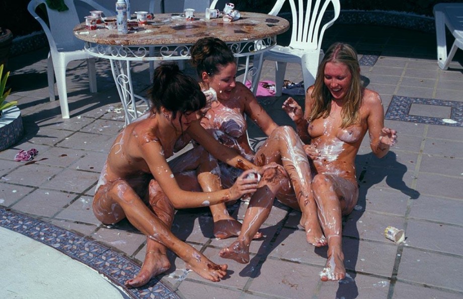 3 girls naked party