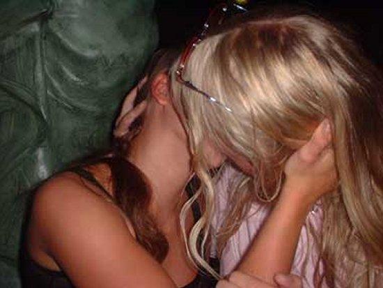 Kissing a girl 1 