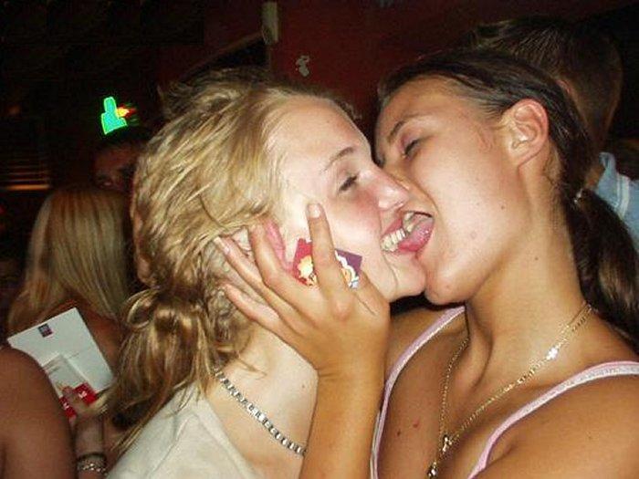 Kissing a girl 1 