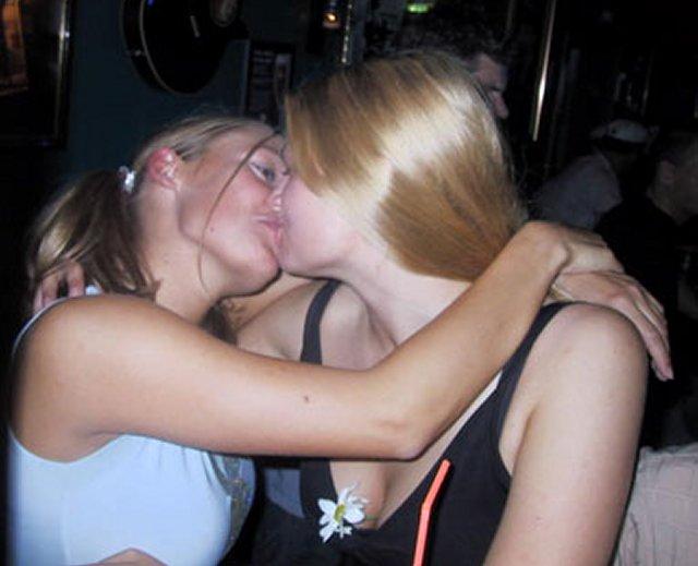 Kissing a girl 1 