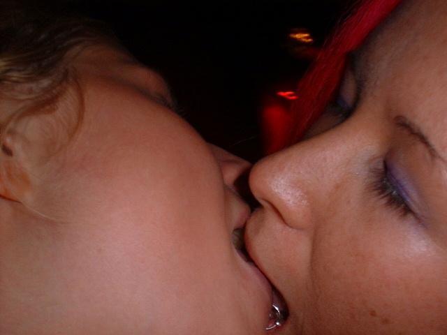 Kissing a girl 1 