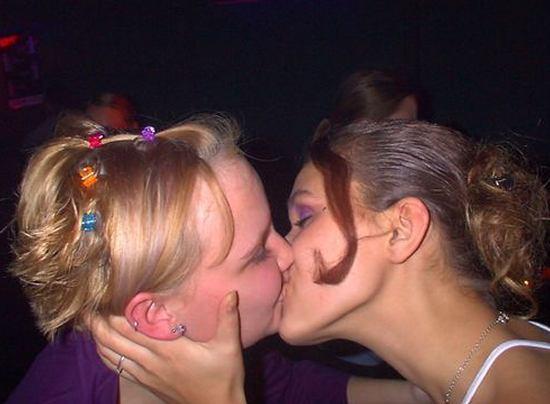 Kissing a girl 1 