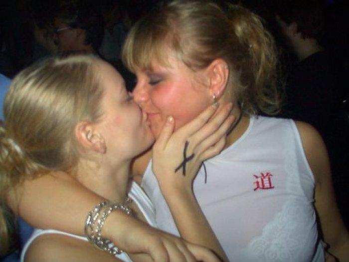 Kissing a girl 1 