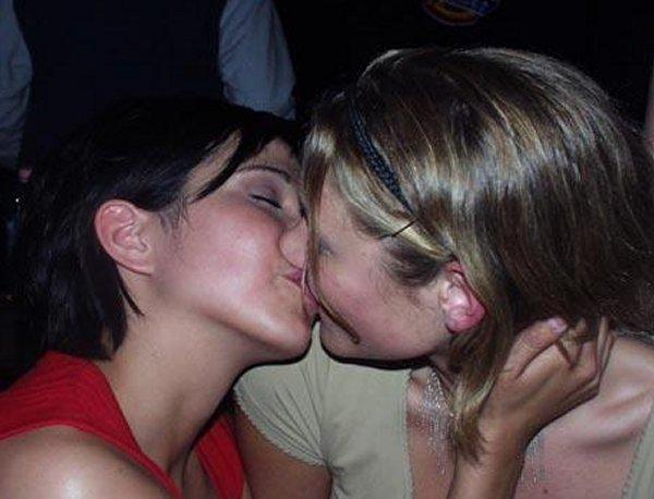 Kissing a girl 1 