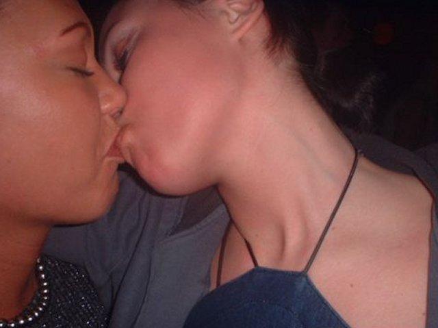 Kissing a girl 1 