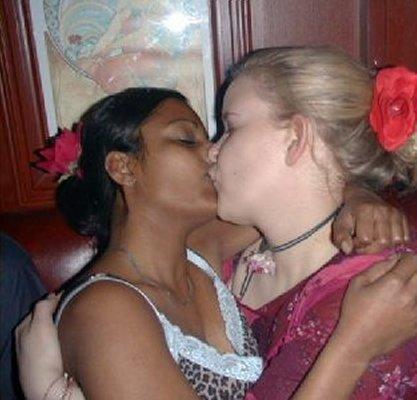 Kissing a girl 1 