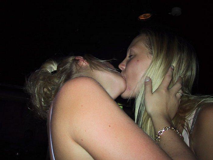 Kissing a girl 1 