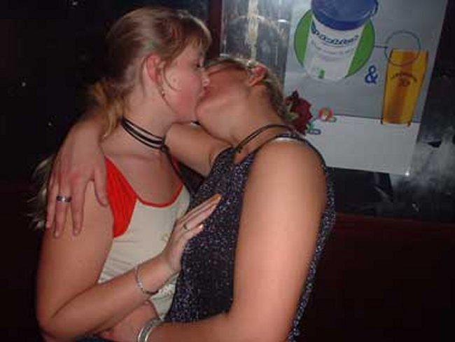 Kissing a girl 1 