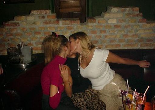 Kissing a girl 1 