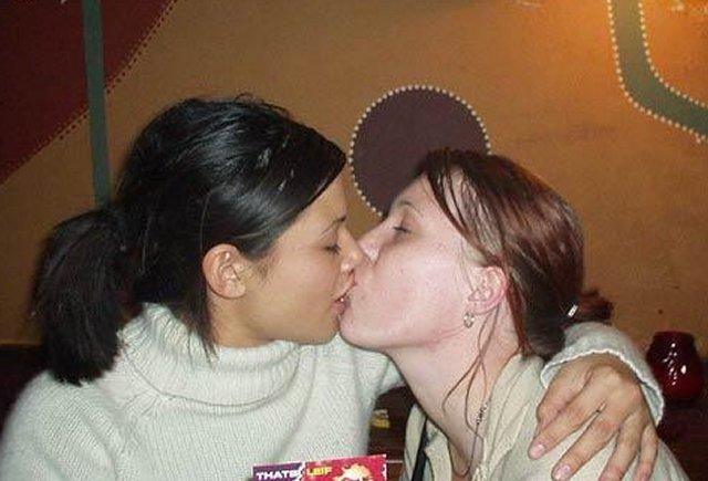 Kissing a girl 1 