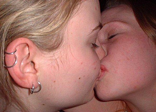 Kissing a girl 1 