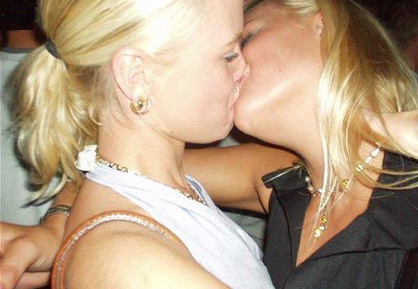 Kissing a girl 1 