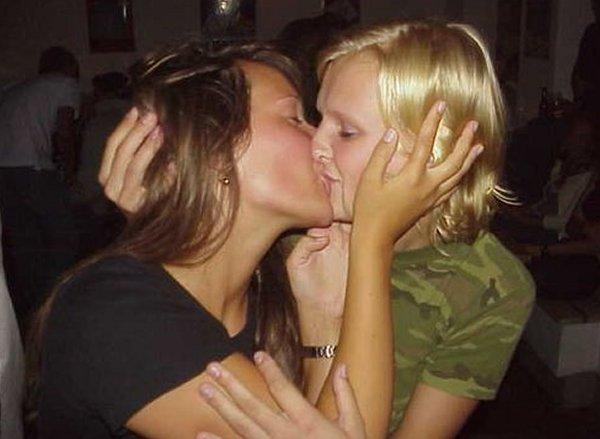 Kissing a girl 1 