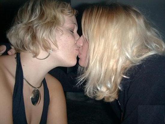 Kissing a girl 1 