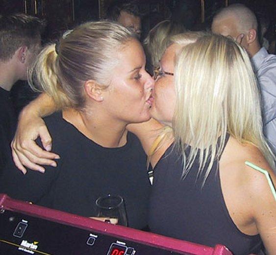 Kissing a girl 1 