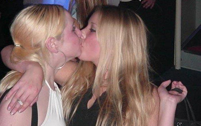 Kissing a girl 1 