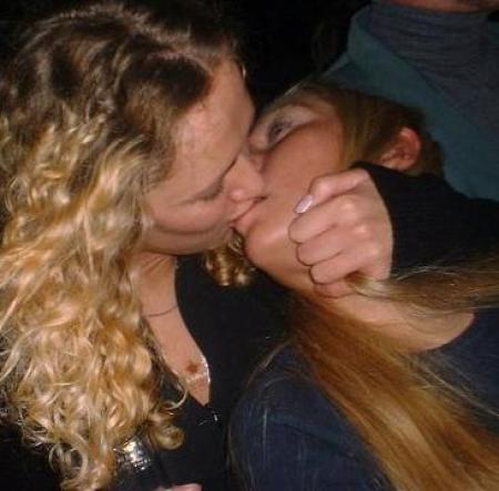 Kissing a girl 1 