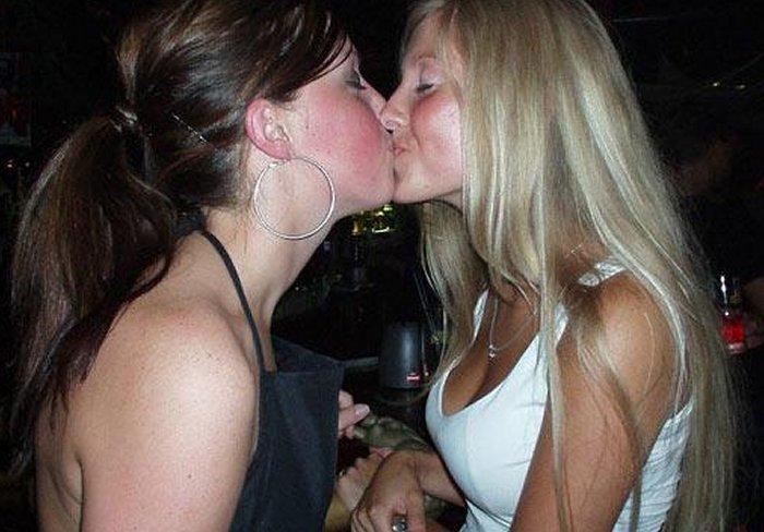 Kissing a girl 1 