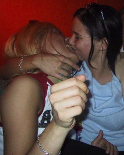 Kissing a girl 1 