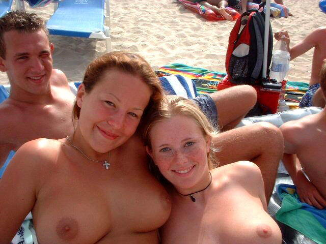 Two amateurs girl topless shot on the beach 