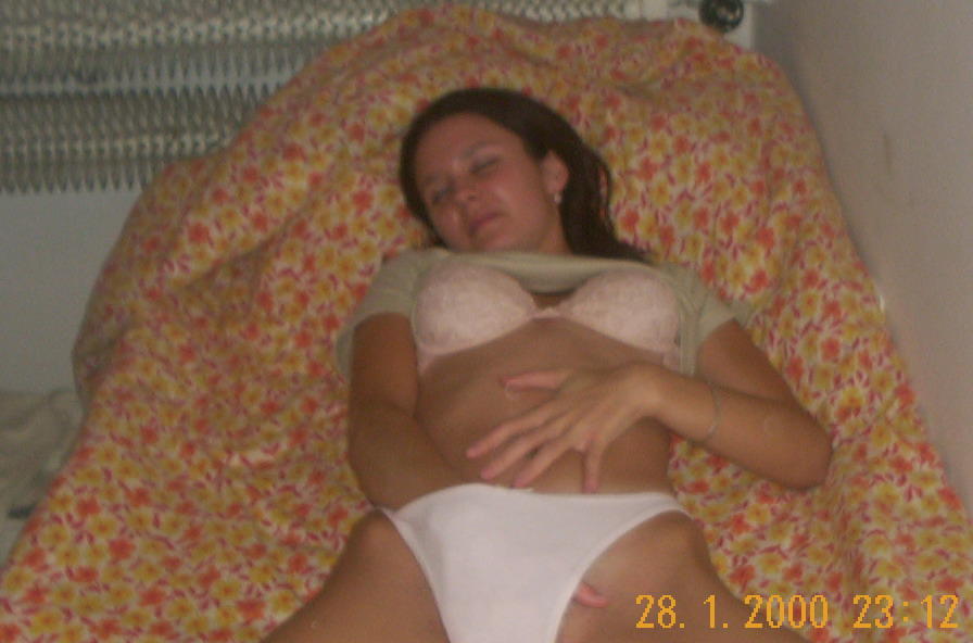 Young girl with small tits but beatifull body showing pussy