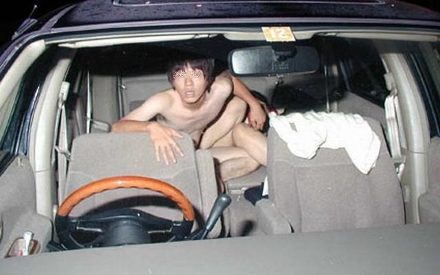 Japan: fuck in a car (cheap but dangerous) 