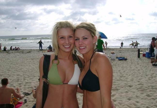 Blond amateur girl and her holiday selfpics 