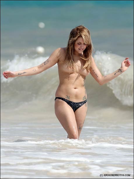 Celeb - peaches geldof topless on beach 