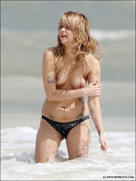 Celeb - peaches geldof topless on beach 