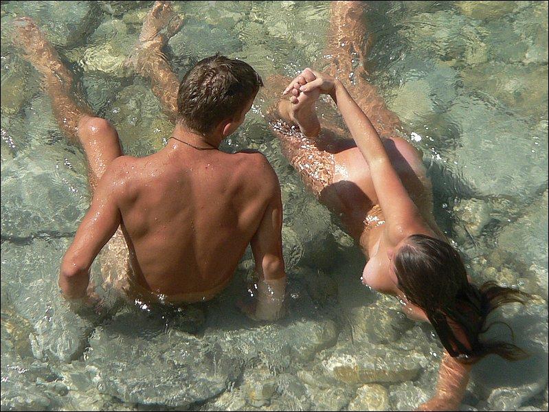 Voyer teens on the beach 