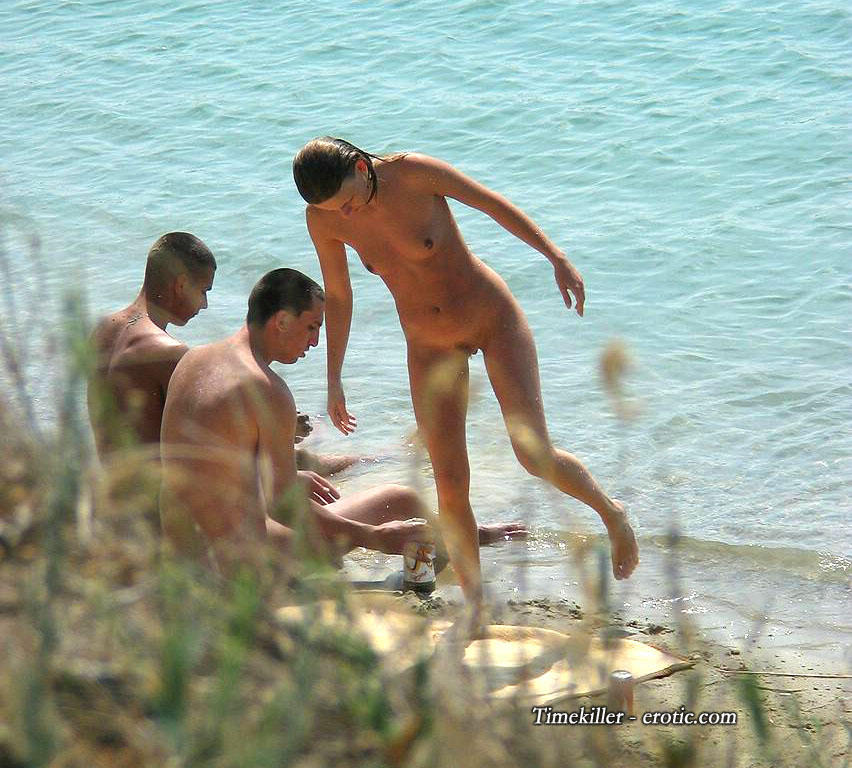 Young nudist - amateur spy photos no.04 