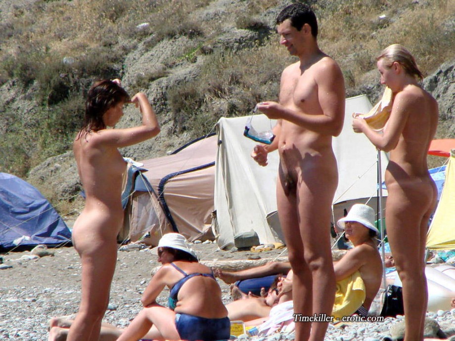 Young nudist - amateur spy photos no.04 