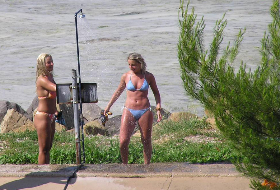 Shower bikini beach -  voyeur pics