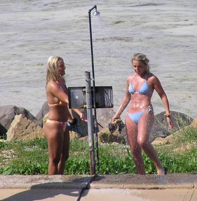 Shower bikini beach -  voyeur pics