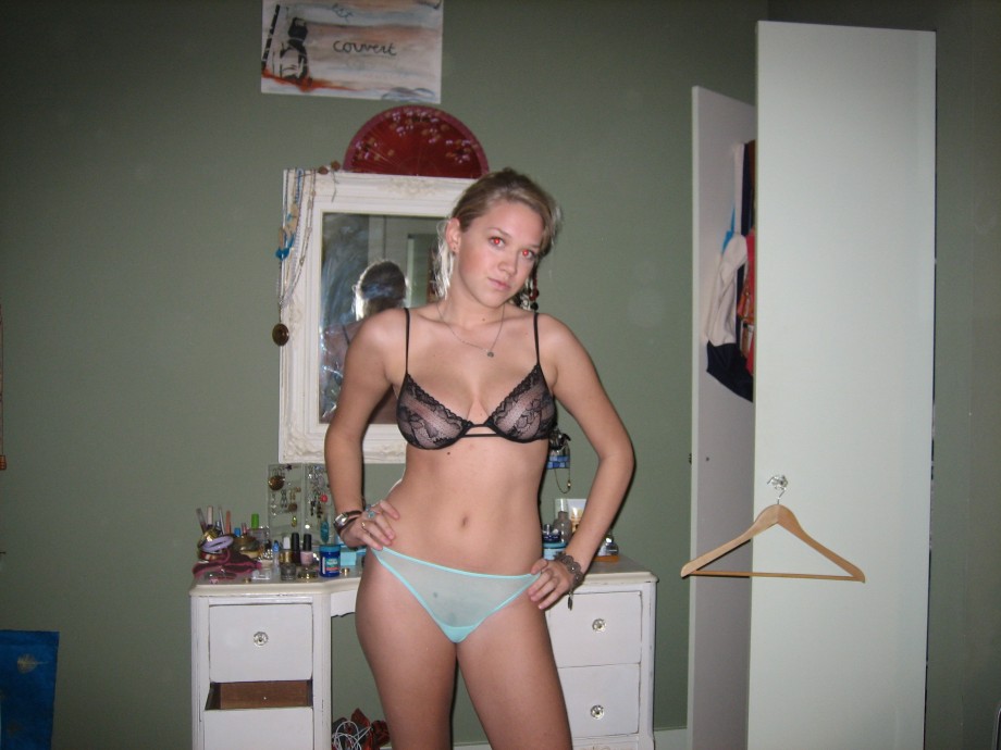 Sweet and damn hot young blonde doing sexy selfsho