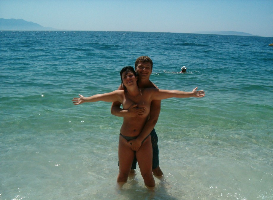 Amateur couple vacation - on the beach