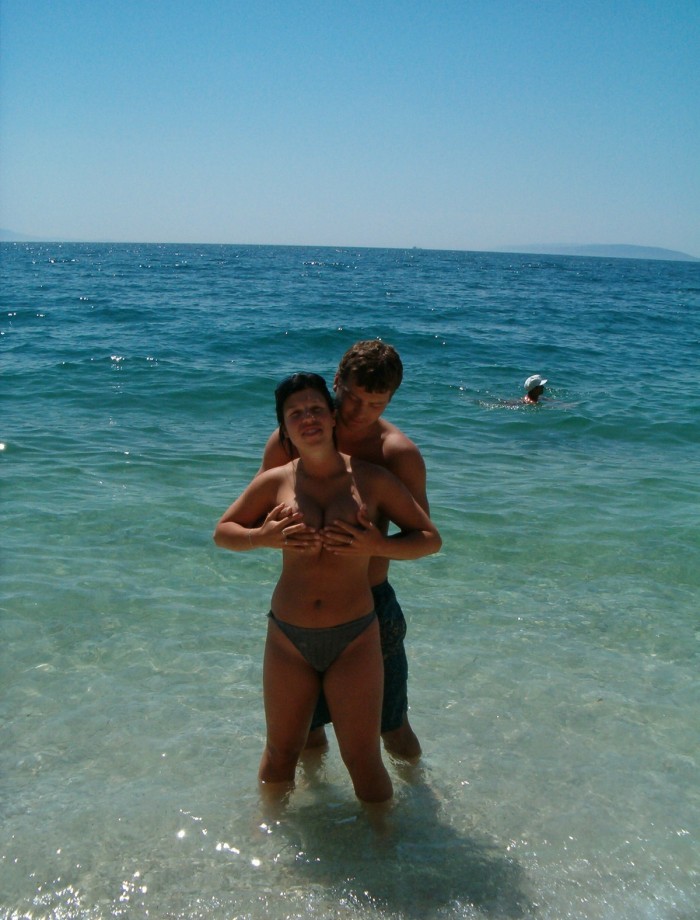 Amateur couple vacation - on the beach