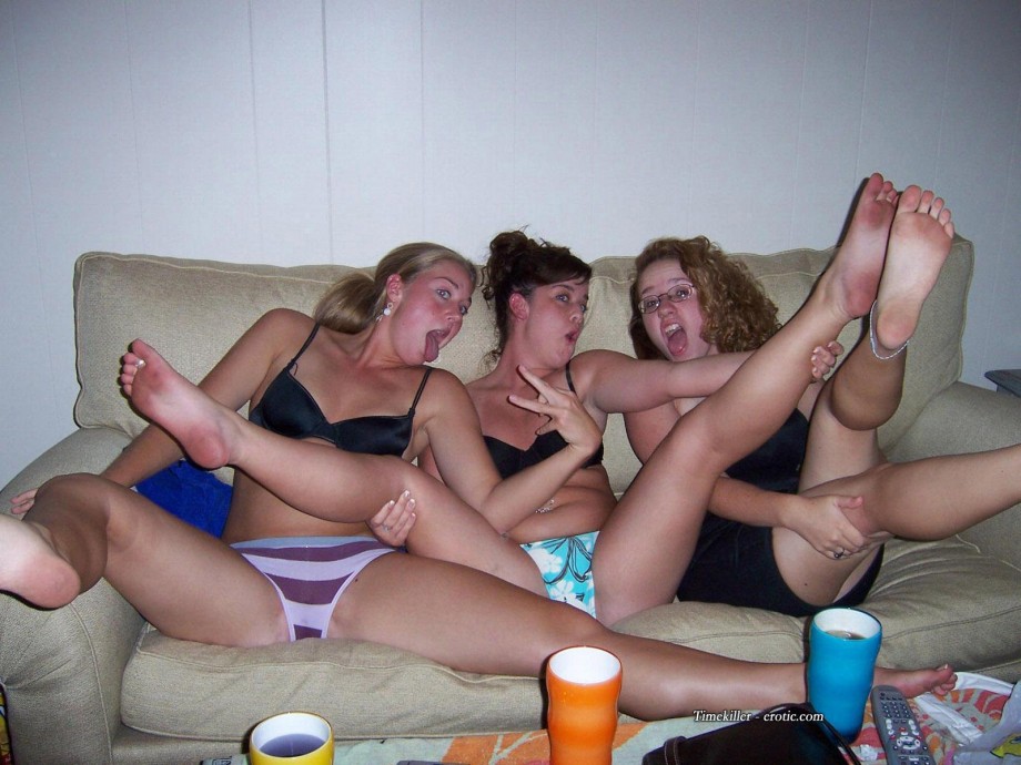 Young girls at party- drunk teenagers - amateurs pics 24