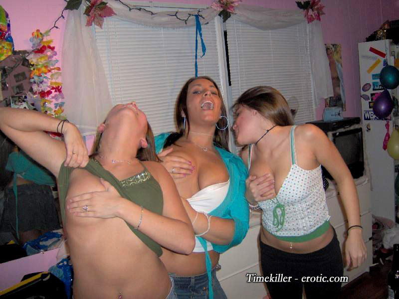 Young girls at party- drunk teenagers - amateurs pics 24