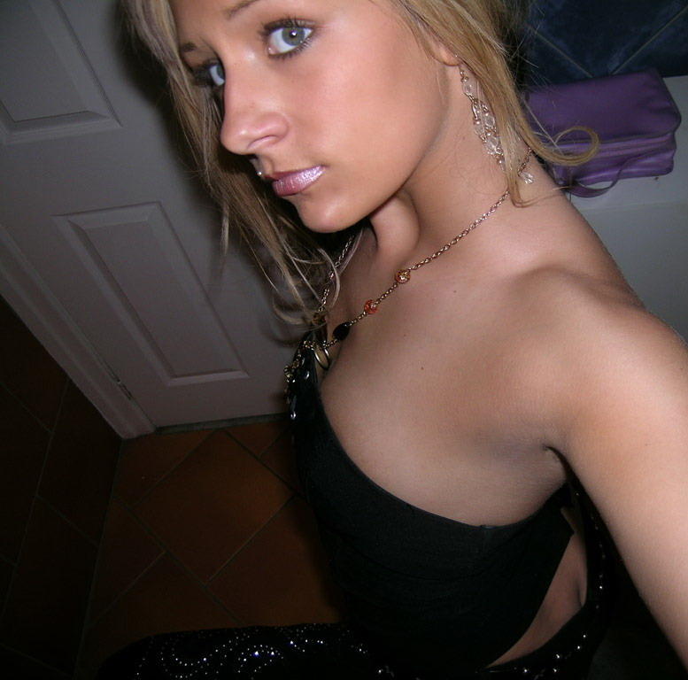 Teenie selfphotos 