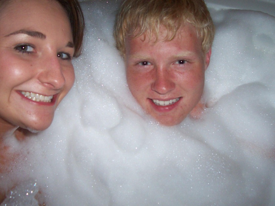 Jessica and boyfriend in the bathtub 