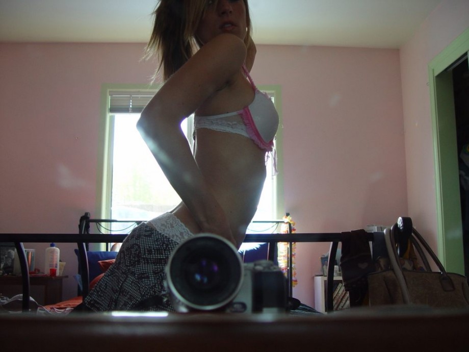 Sexy blond making some selfshots