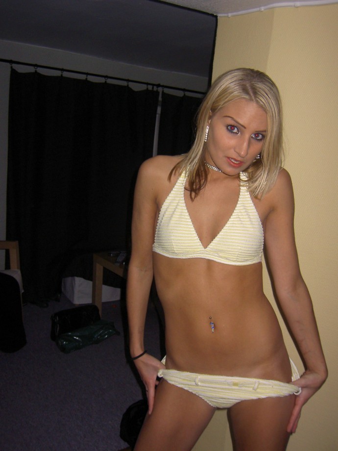 Blonde girl likes to pose 