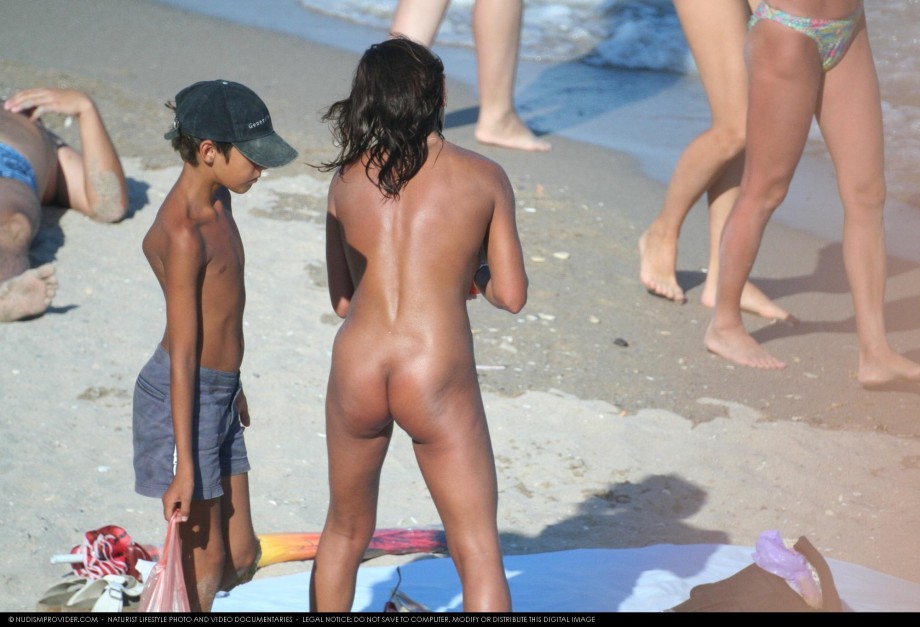 Voyeur - some pics from costinest nudist beach