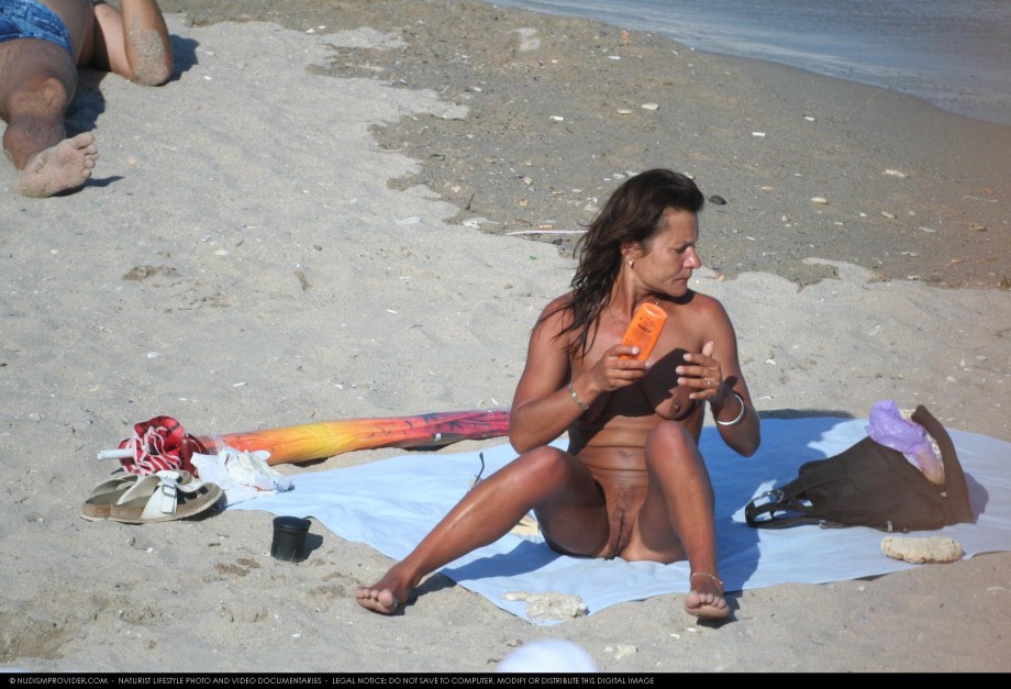 Voyeur - some pics from costinest nudist beach