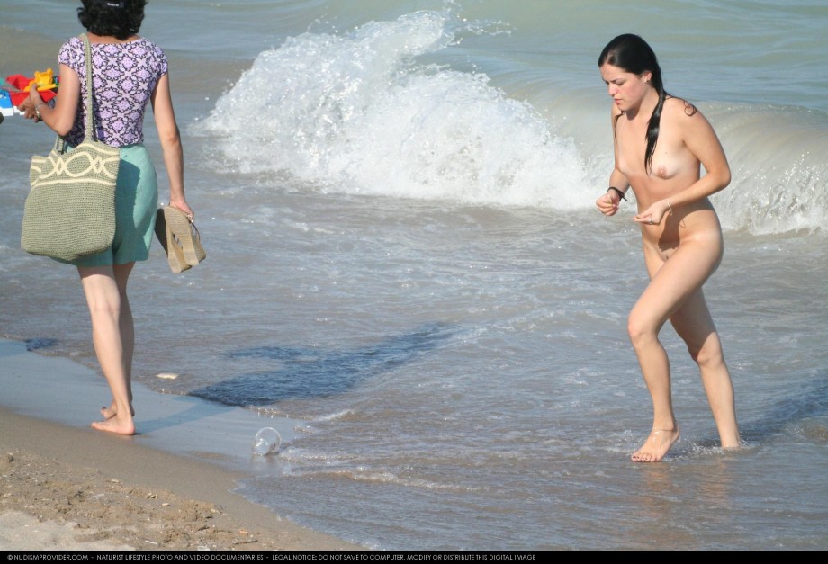 Voyeur - some pics from costinest nudist beach