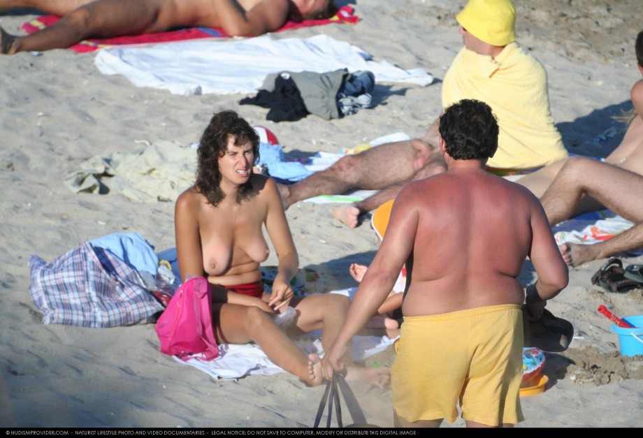 Voyeur - some pics from costinest nudist beach